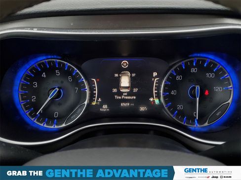 Used 2019 Chrysler Pacifica Limited image 13