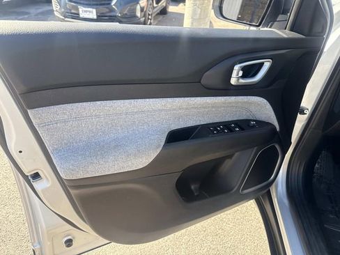 Used 2024 Jeep Compass Latitude image 19