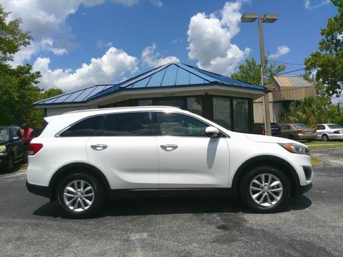 Used 2017 Kia Sorento FWD w/ LX Convenience Package image 8
