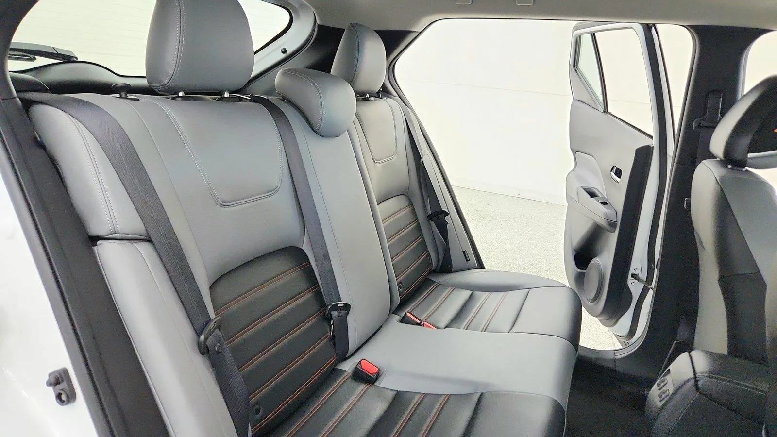 Used 2024 Nissan Kicks SR w/ SR Premium Package FWD image 30