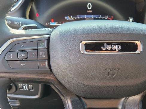 Used 2025 Jeep Grand Cherokee Limited w/ Black Appearance Package AWD/4WD image 26