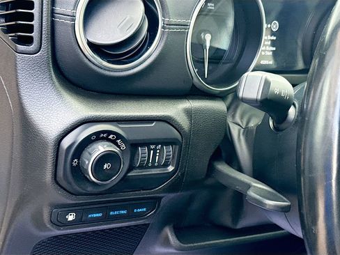 Used 2022 Jeep Wrangler Unlimited Sahara w/ Cold Weather Group image 11