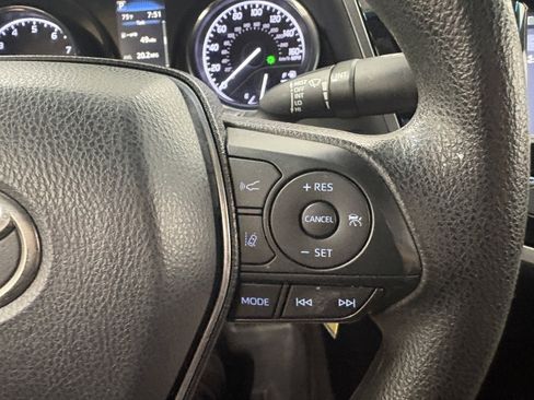 Used 2019 Toyota Camry LE FWD image 27