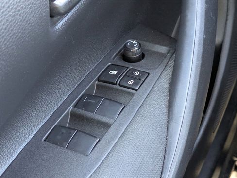Used 2022 Toyota Corolla LE image 22
