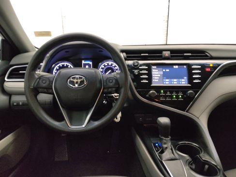 Used 2018 Toyota Camry LE FWD image 22