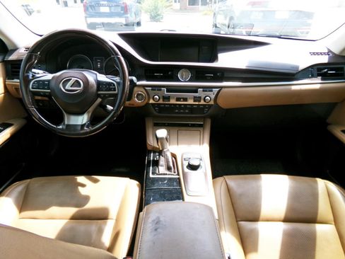 Used 2017 Lexus ES 350 w/ Premium Package FWD image 9
