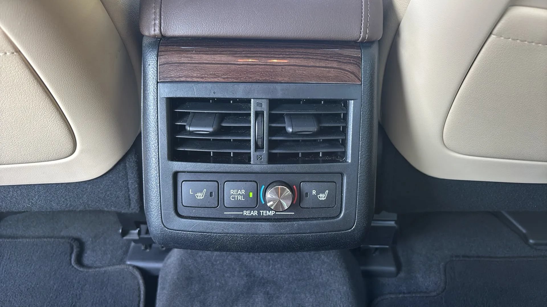 Used 2013 Toyota Avalon Limited w/ Technology Pkg FWD image 20