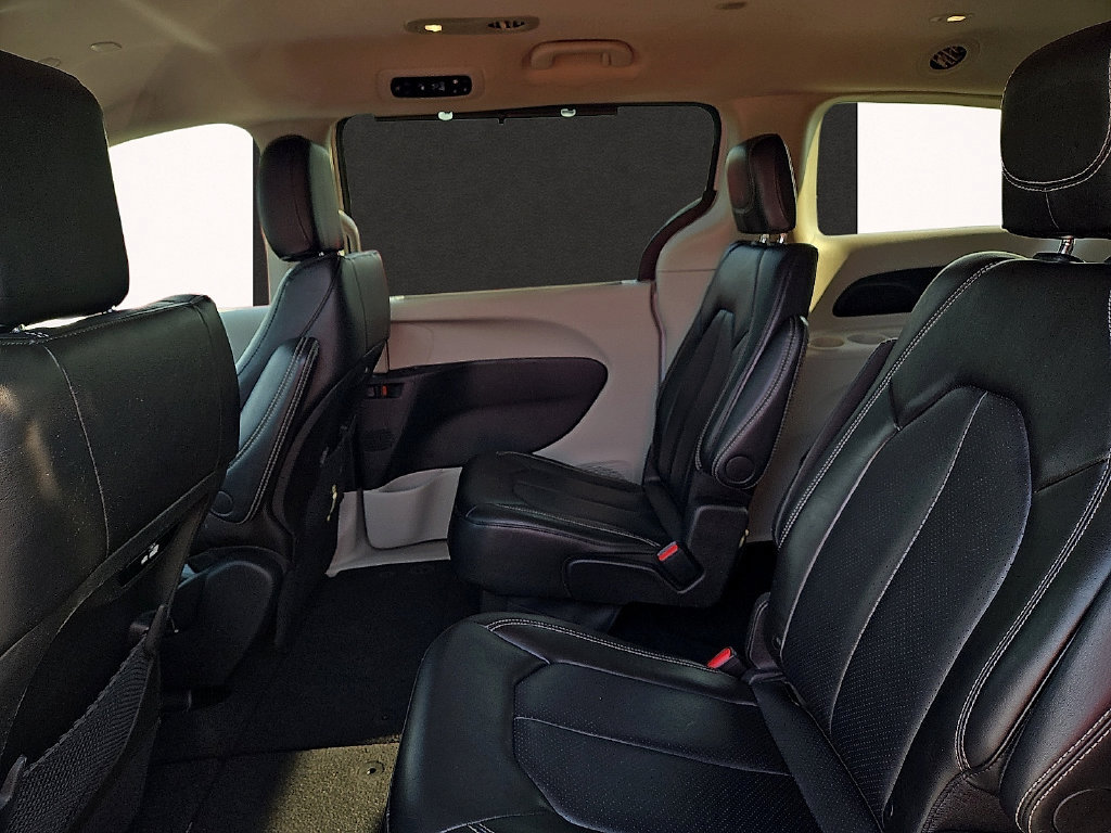 Used 2024 Chrysler Pacifica Touring-L FWD image 10