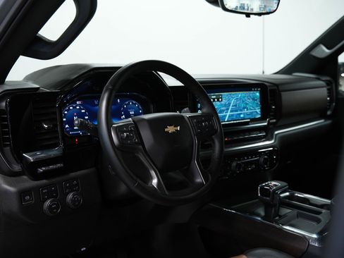 Used 2025 Chevrolet Silverado 1500 High Country w/ Technology Package AWD/4WD image 35