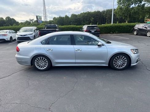 Used 2017 Volkswagen Passat 1.8T SE FWD image 8