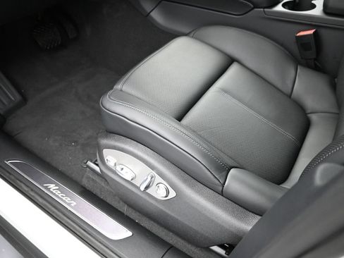 Certified 2026 Porsche Macan AWD/4WD image 22