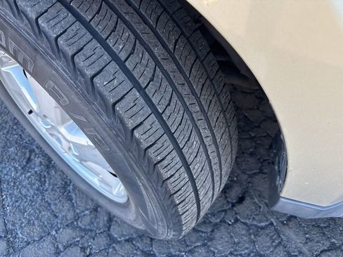 Used 2010 Ford Escape XLS image 3