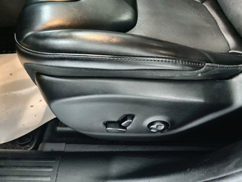 Used 2019 Jeep Cherokee Latitude Plus AWD/4WD image 11