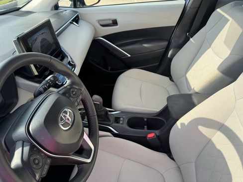 Used 2025 Toyota Corolla Cross LE w/ Moonroof Package image 15