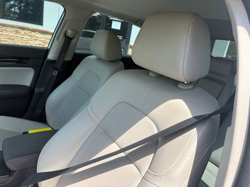 Used 2024 Honda Civic EX-L image 3