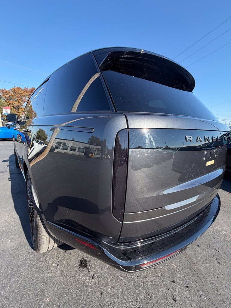 Used 2025 Land Rover Range Rover Long Wheelbase SE AWD/4WD image 6