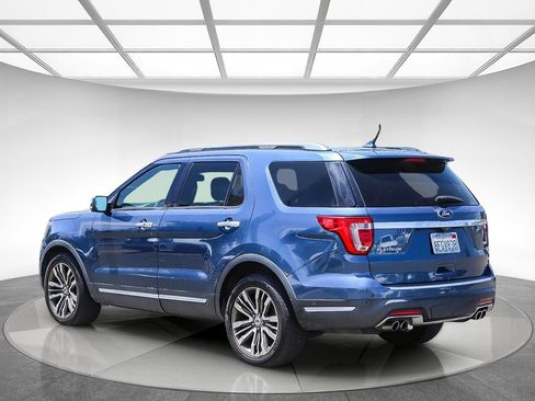 Used 2018 Ford Explorer Platinum AWD/4WD image 2