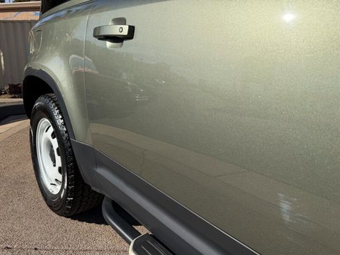 Used 2022 Land Rover Defender 90 image 29