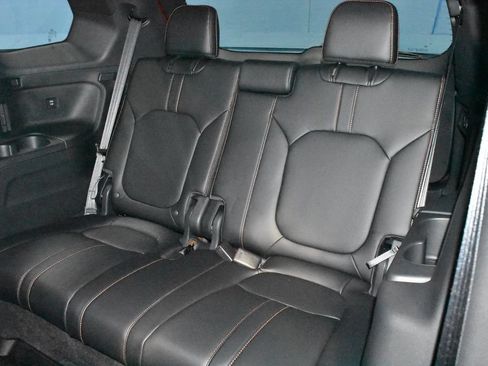 Used 2025 Honda Pilot TrailSport image 26