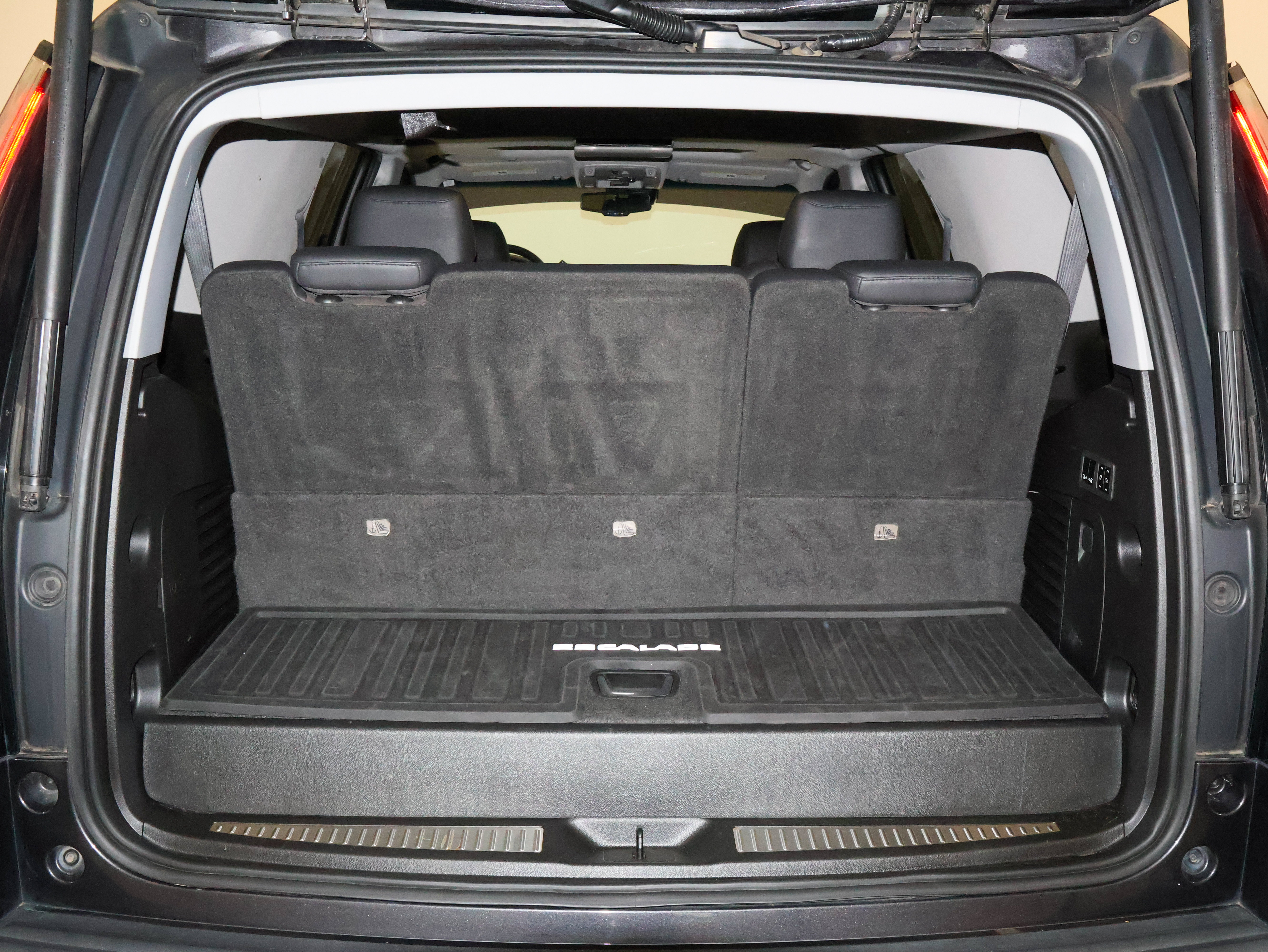 Used 2016 Cadillac Escalade Luxury RWD image 11