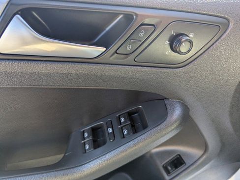 Used 2016 Volkswagen Jetta Sport FWD image 10