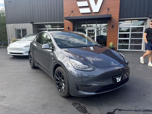 Used 2021 Tesla Model Y Long Range AWD/4WD image 3