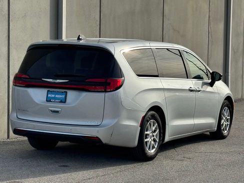 Used 2024 Chrysler Pacifica Touring-L image 27