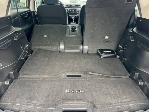 Used 2019 Nissan Rogue SV image 12