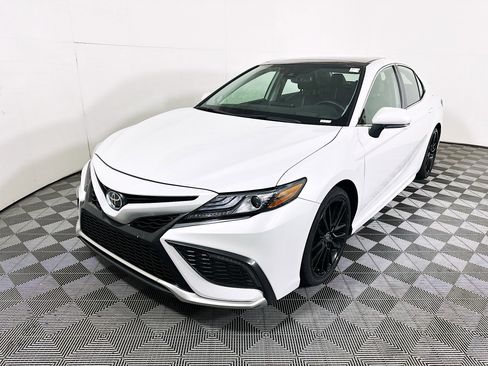 Used 2023 Toyota Camry XSE FWD image 7