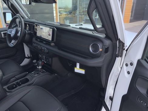 New 2026 Jeep Wrangler Unlimited Sahara AWD/4WD image 43