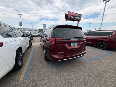 Used 2022 Chrysler Pacifica Touring-L AWD/4WD image 6