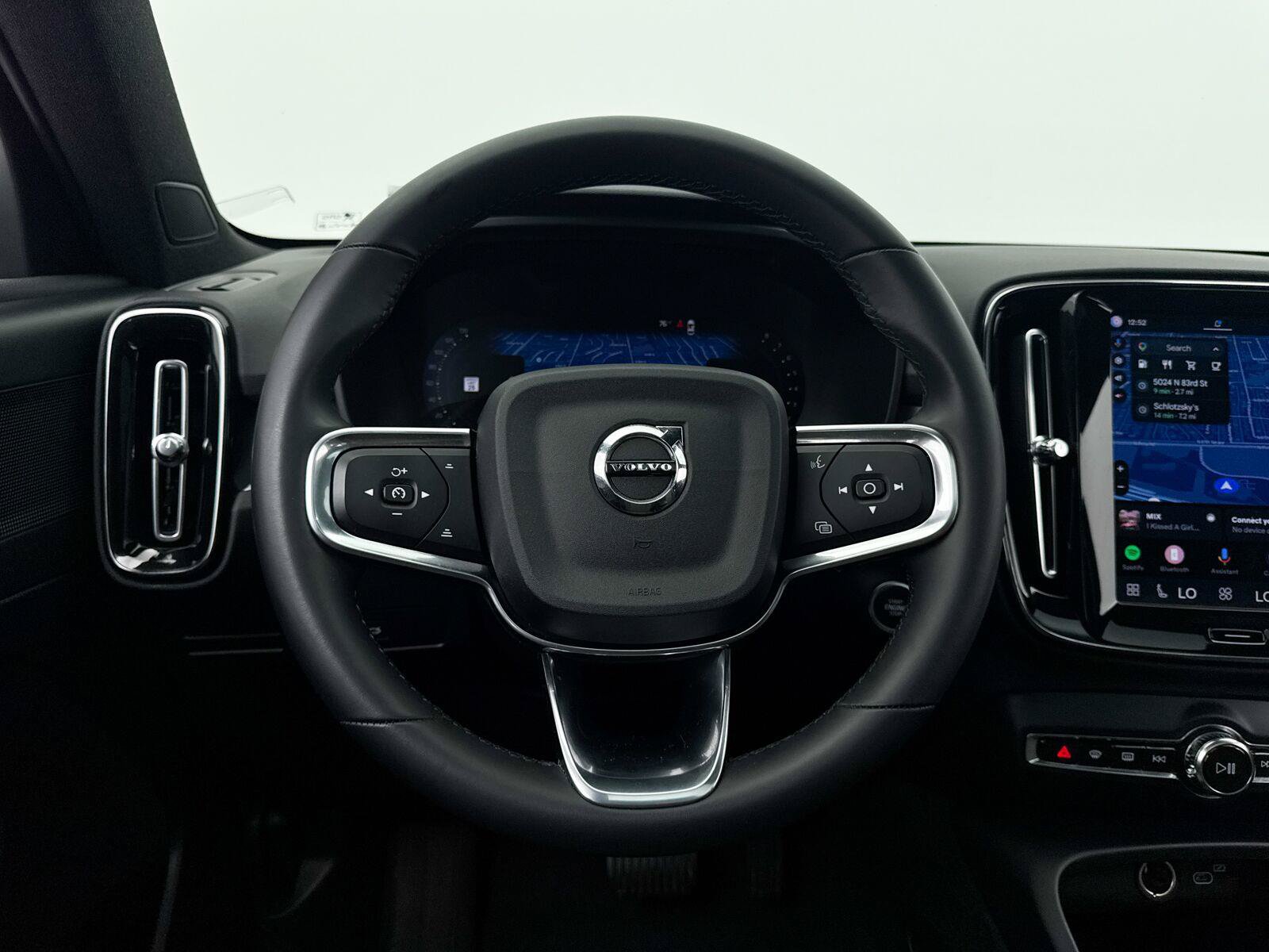 Used 2024 Volvo XC40 B5 Core AWD/4WD image 31
