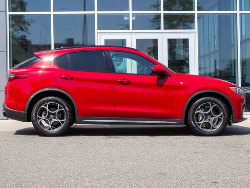 Used 2023 Alfa Romeo Stelvio Ti AWD/4WD image 4