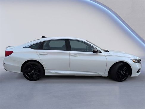 Used 2022 Honda Accord Sport image 3