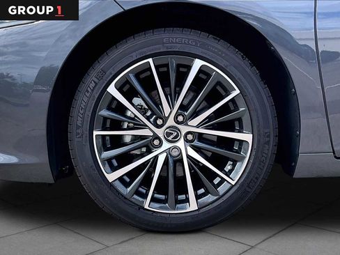Used 2025 Lexus ES 350 w/ Premium Package FWD image 9