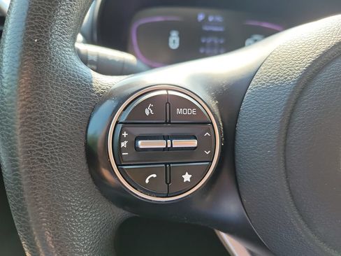 Used 2023 Kia Soul LX w/ Option Group 015 FWD image 13