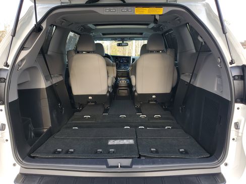 Certified 2017 Toyota Sienna XLE image 10