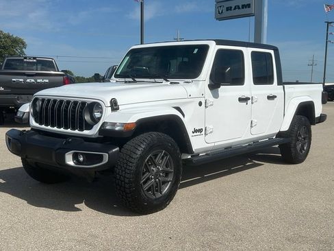 Used 2024 Jeep Gladiator Sport AWD/4WD image 3