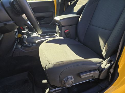 Used 2018 Jeep Wrangler Unlimited Sahara image 20