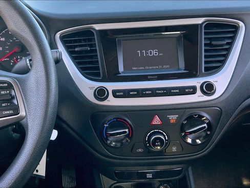 Used 2021 Hyundai Accent SE image 6