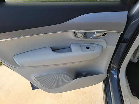 Used 2023 Volvo XC90 B5 Core w/ Protection Package Premier image 10