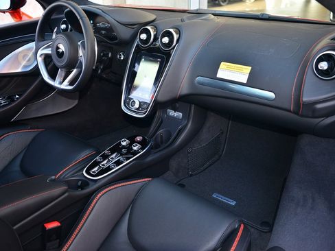 Used 2023 McLaren GT image 9