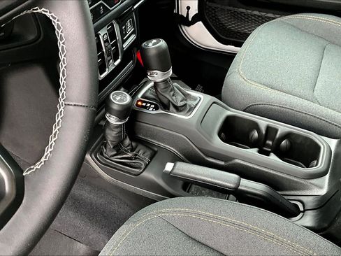 Used 2025 Jeep Wrangler Unlimited Sport AWD/4WD image 18