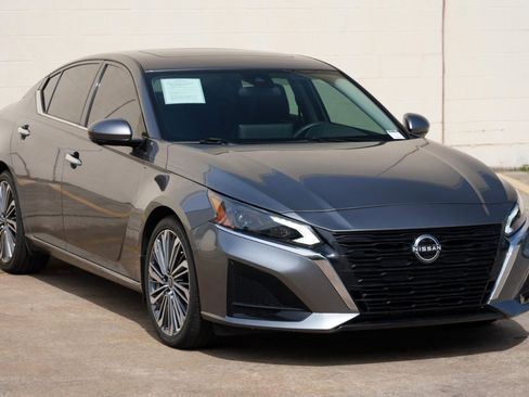Used 2024 Nissan Altima 2.5 SL FWD image 50