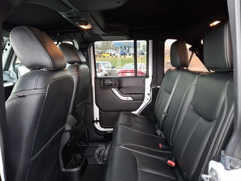 Used 2016 Jeep Wrangler Unlimited Rubicon image 10