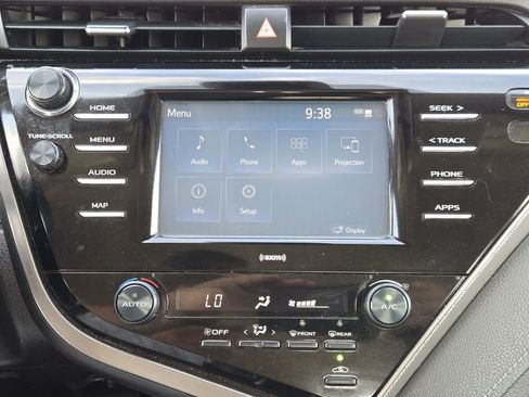 Used 2020 Toyota Camry SE image 18