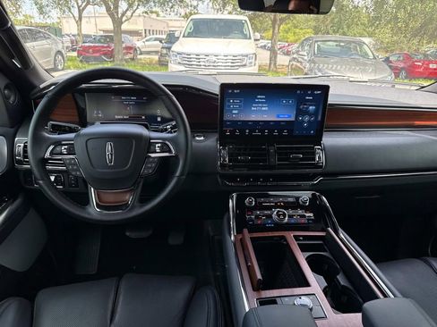 Certified 2024 Lincoln Navigator Reserve image 18