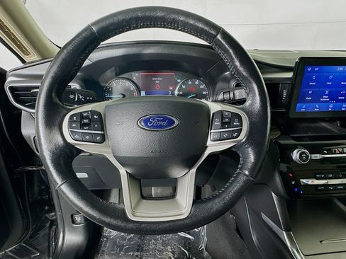 Used 2022 Ford Explorer Limited w/ Equipment Group 301A RWD image 15