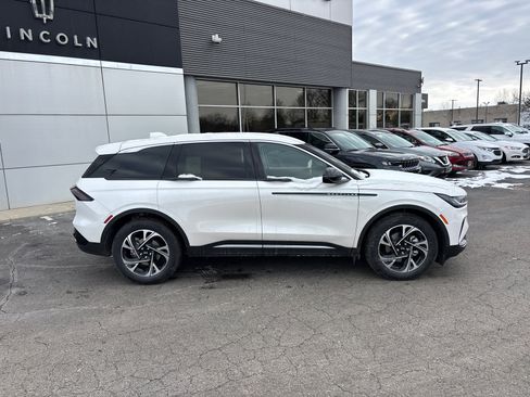 New 2026 Lincoln Nautilus Premier AWD/4WD image 8