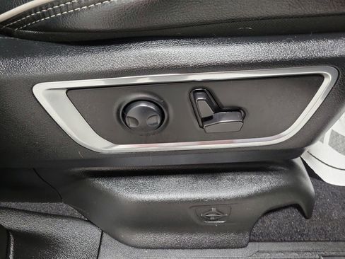 Used 2025 RAM 1500 Laramie w/ Night Edition image 27